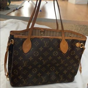 Louis Vuitton Neverfull PM.